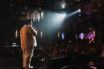 Amir Gurbanov stand-up at SHAMAN Phuket — photo 16 of 46