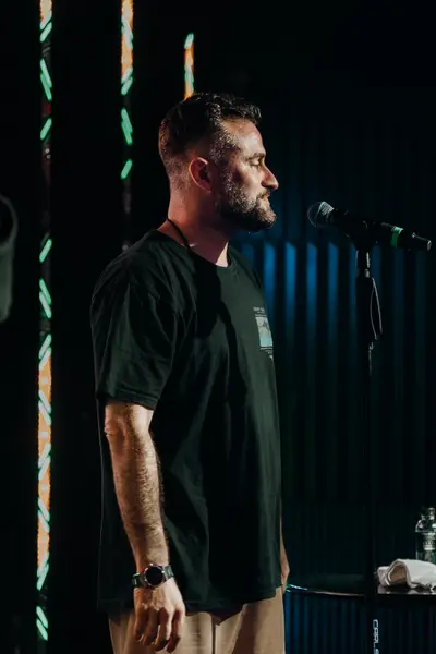 Amir Gurbanov stand-up at SHAMAN Phuket — photo 34 of 46