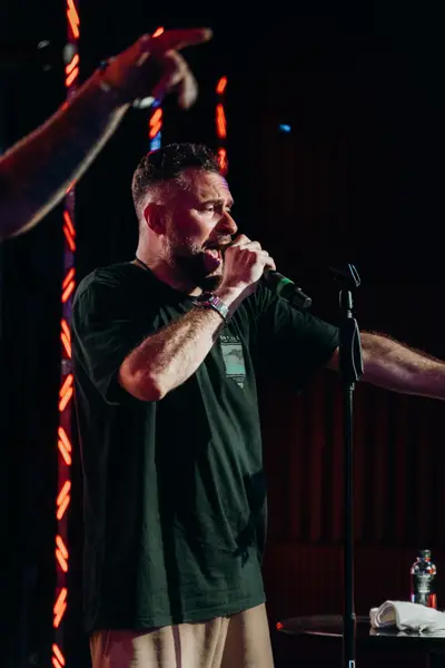 Amir Gurbanov stand-up at SHAMAN Phuket — photo 35 of 46