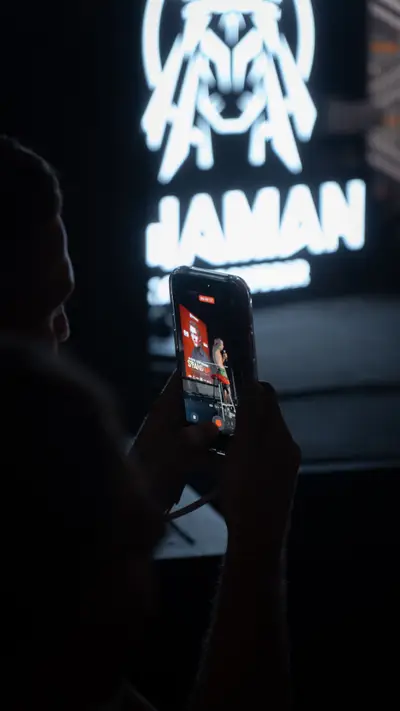Mark Sergienko stand-up at SHAMAN Phuket — photo 9 of 62