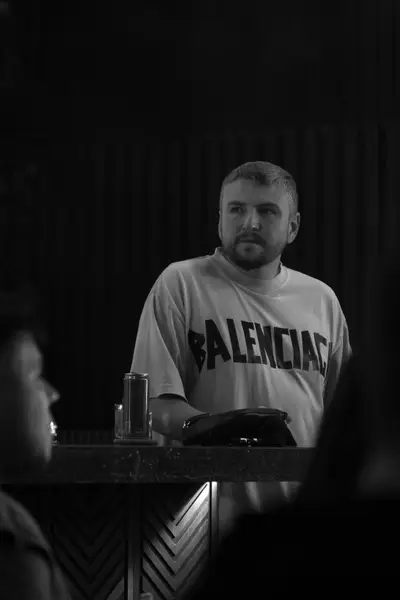 Mark Sergienko stand-up at SHAMAN Phuket — photo 43 of 62