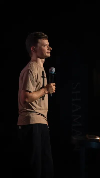 Mark Sergienko stand-up at SHAMAN Phuket — photo 54 of 62